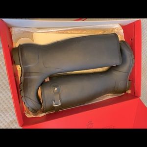 Brand new never worn HUNTER ORIGINAL TALL BOOTS size 8